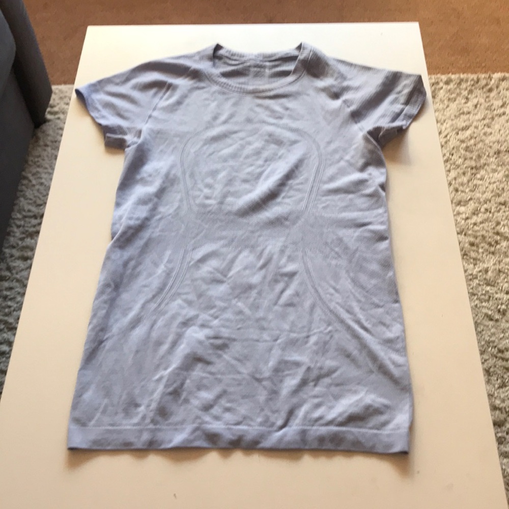 Lululemon powder blue/purple lightweight top Sz 4